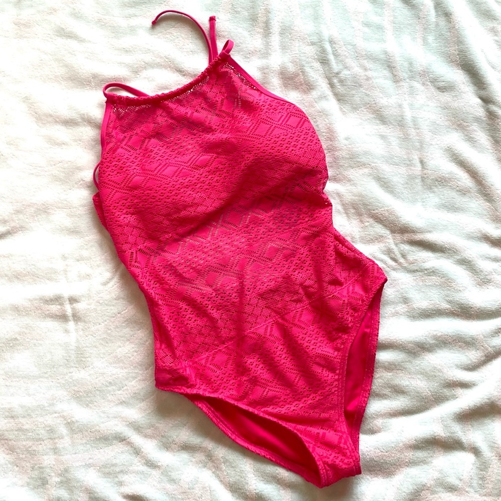 NWT Kenneth Cole Reaction Cutout One-Piece - Picture 5 of 6